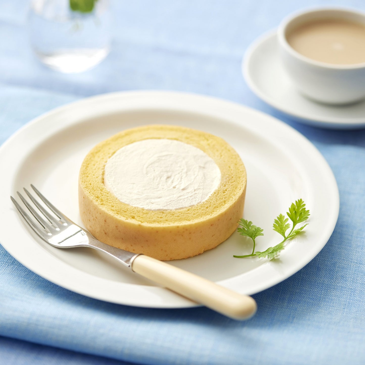 ふんわりロールケーキ豆乳クリーム仕立て プレーン