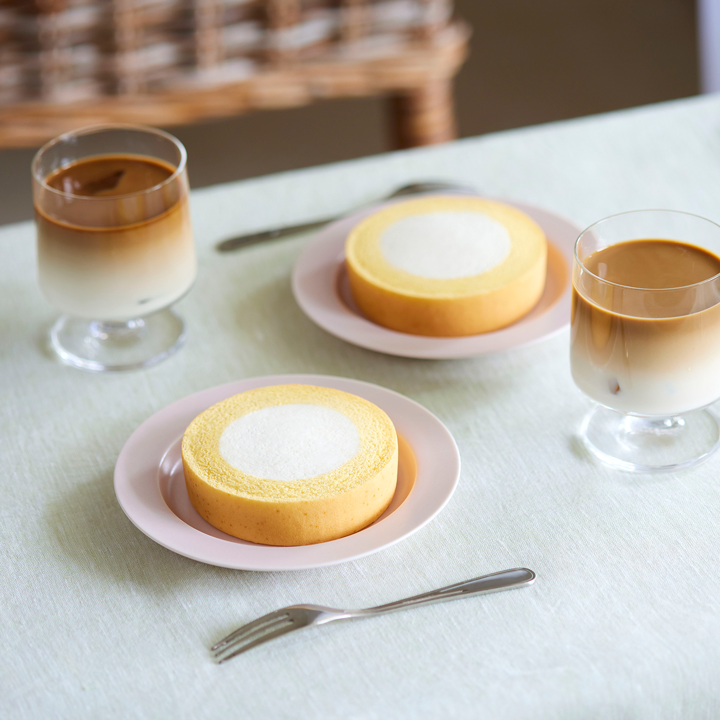 ふんわりロールケーキ豆乳クリーム仕立て プレーン