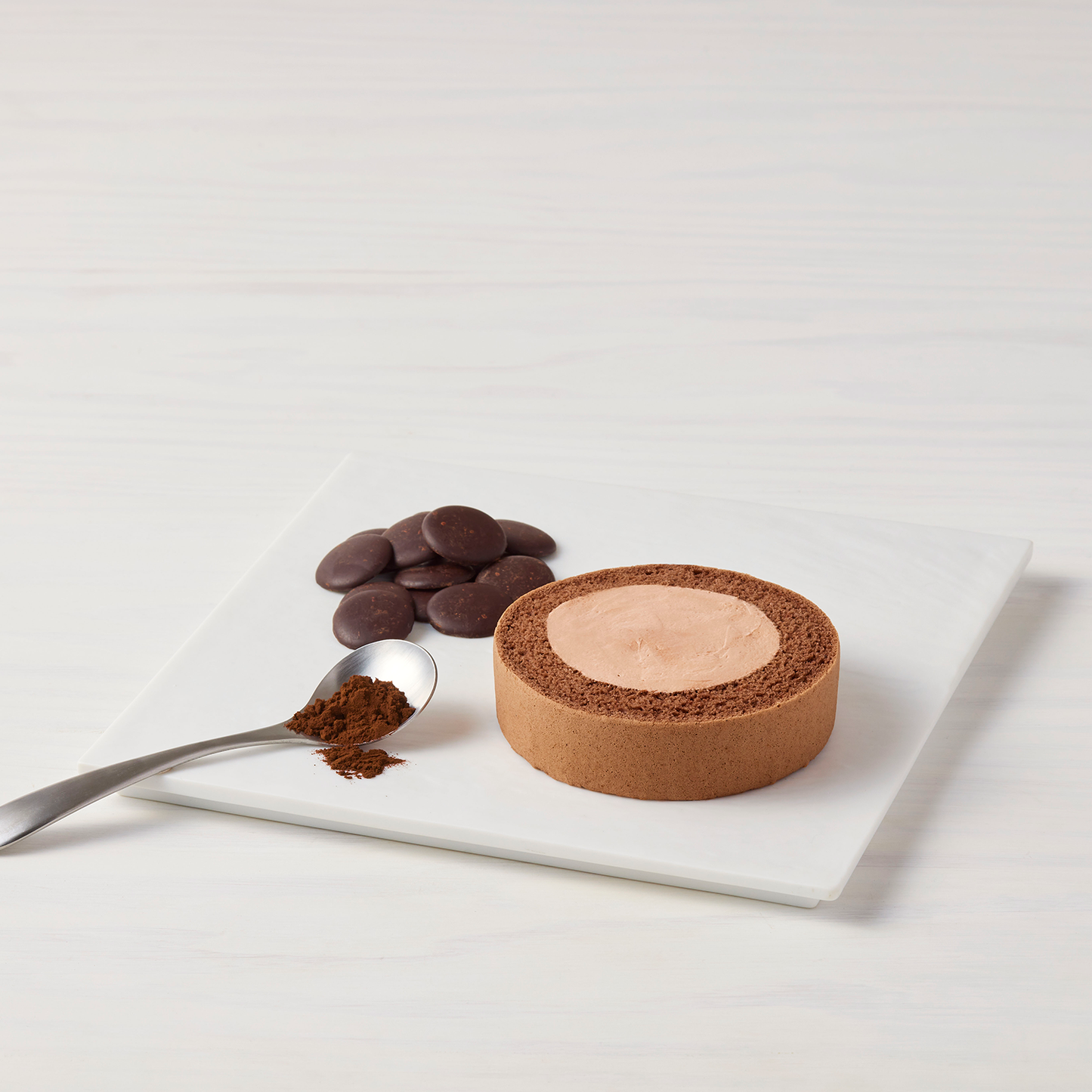 ふんわりロールケーキ豆乳クリーム仕立て チョコ