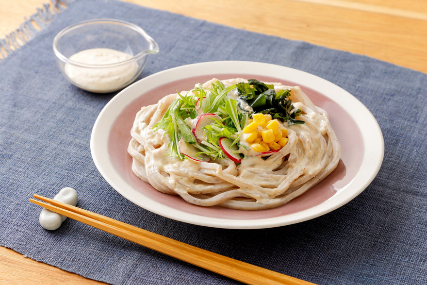 クリーミーごまだれのサラダうどん