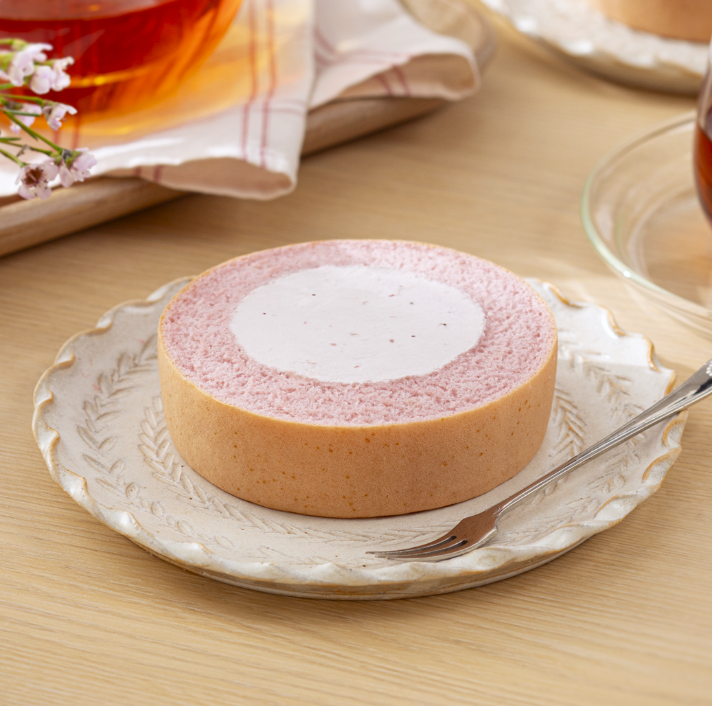 ふんわりロールケーキ豆乳クリーム仕立て　ストロベリー