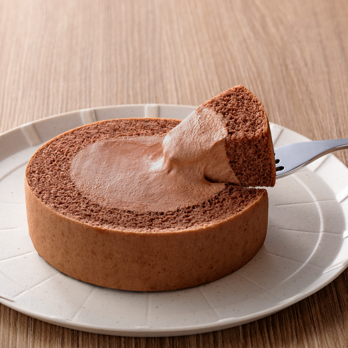 ふんわりロールケーキ豆乳クリーム仕立て　チョコ