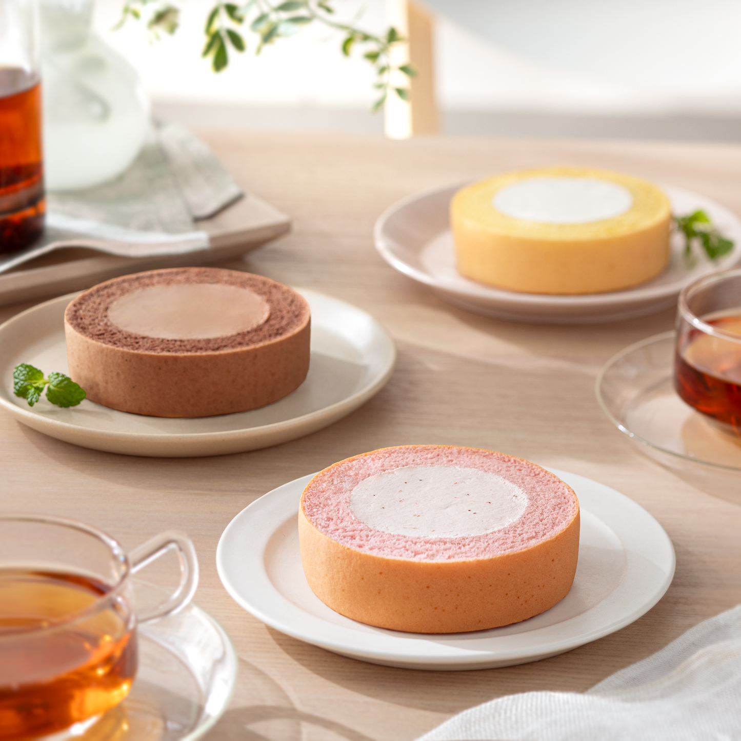 ふんわりロールケーキ豆乳クリーム仕立て　ストロベリー